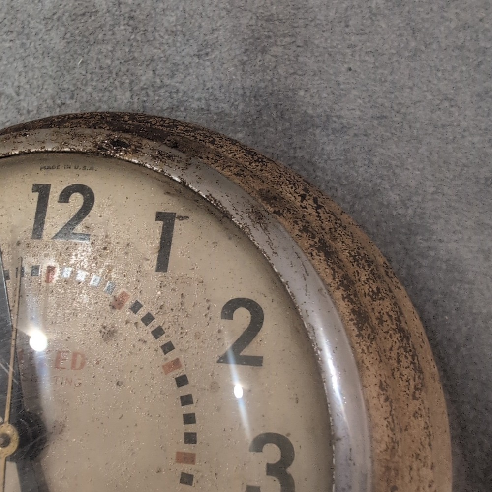 Vintage United Clock Corp Model 46 Electric Wall Clock Brooklyn NY Made in USA - Picture 4 of 7